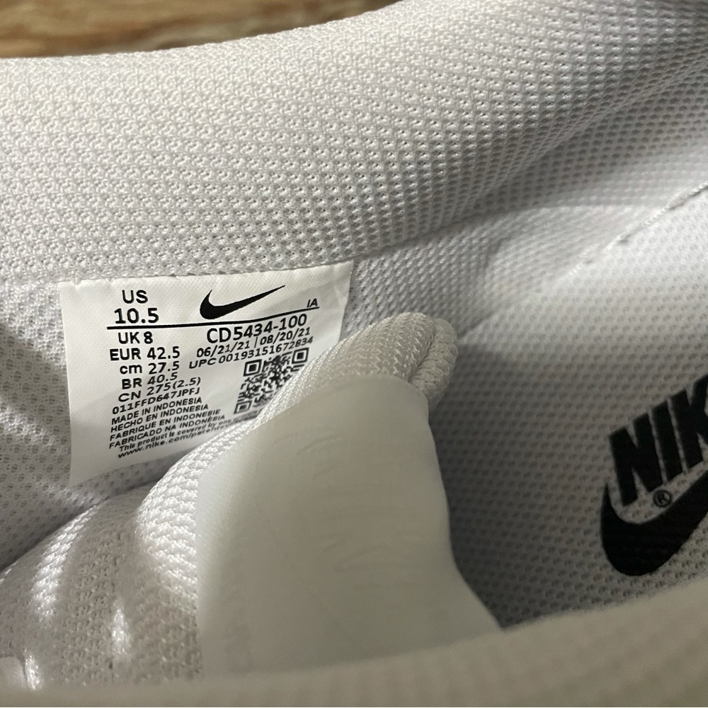 Nike White Low Top Sneakers - Picture 9 of 9